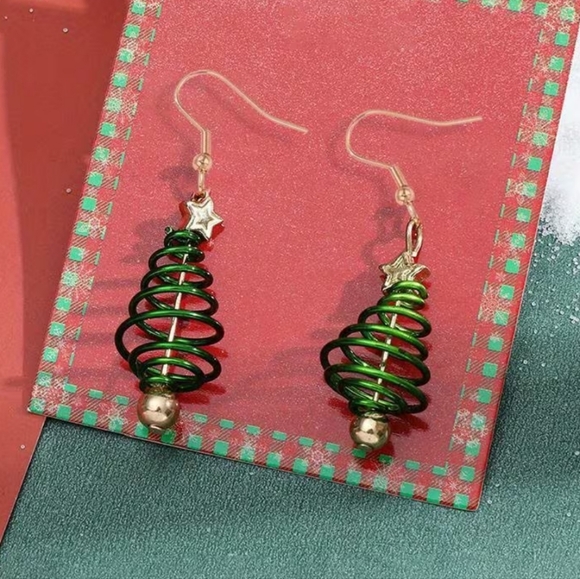 Christmas Tree Earrings 🎄 - Picture 7 of 9